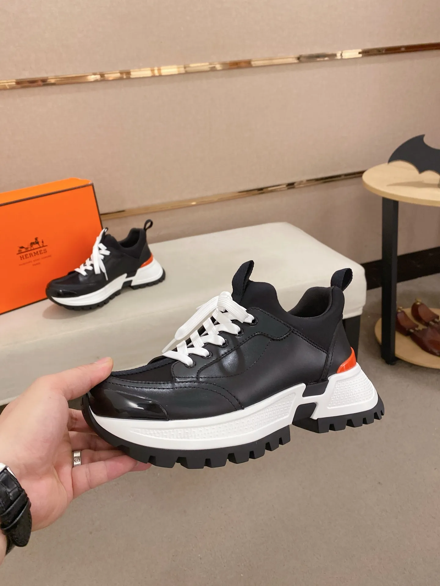 Men's clothing and shoes💰: 600💰《HERMES》【Classic original order·Version】Hermès; top 🔝purchasing agent🔍🔍men's latest 🇺🇸 counter sales simultaneously, imported from Italy original ▲▲cowhide ▲▲ (high-end, nobility, class) ) Exquisite workmanship (Italian 🇮🇹 imported water-dyed 🐂 cowhide lining) sole: original sole provided by the original factory, ⚠️exclusive double-layer activity·TPR·rubber·combined molded outsole; super comfortable·wear-resistant·non-slip·environmental protection The real thing is more beautiful if you take the real thing (high quality, follow the order). You can enter and exit the counter at will * Number of yards: 38-44 (can be customized 45-46, non-returnable)